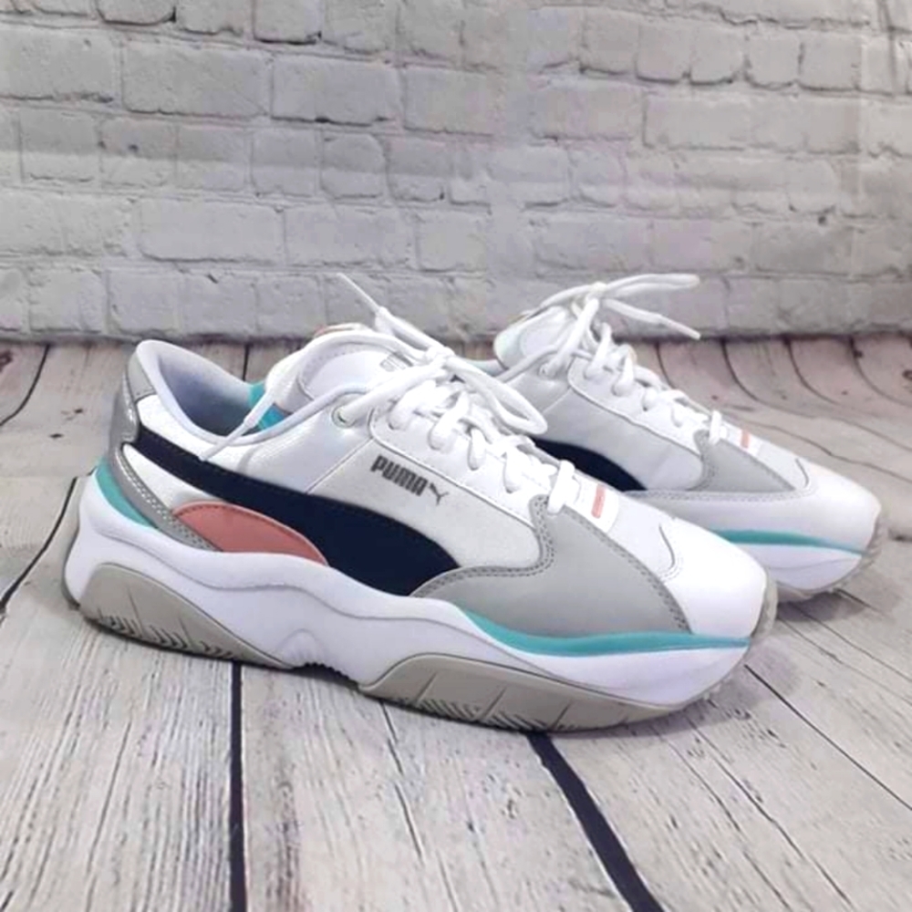 Barely worn women's Puma Sneaker